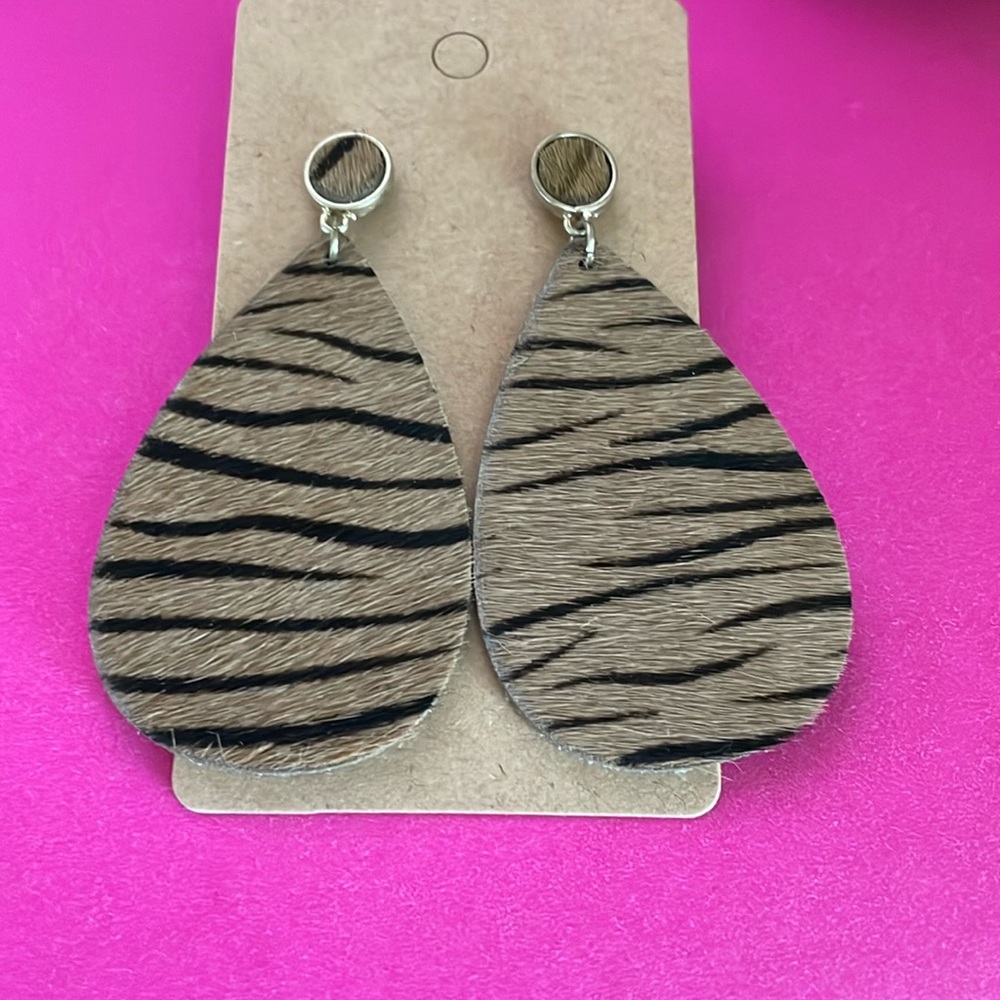 Tiger Print Teardrop‎ Earrings